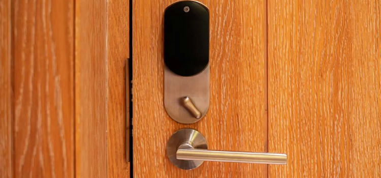 Automatic Locking Door Knob Grass Valley